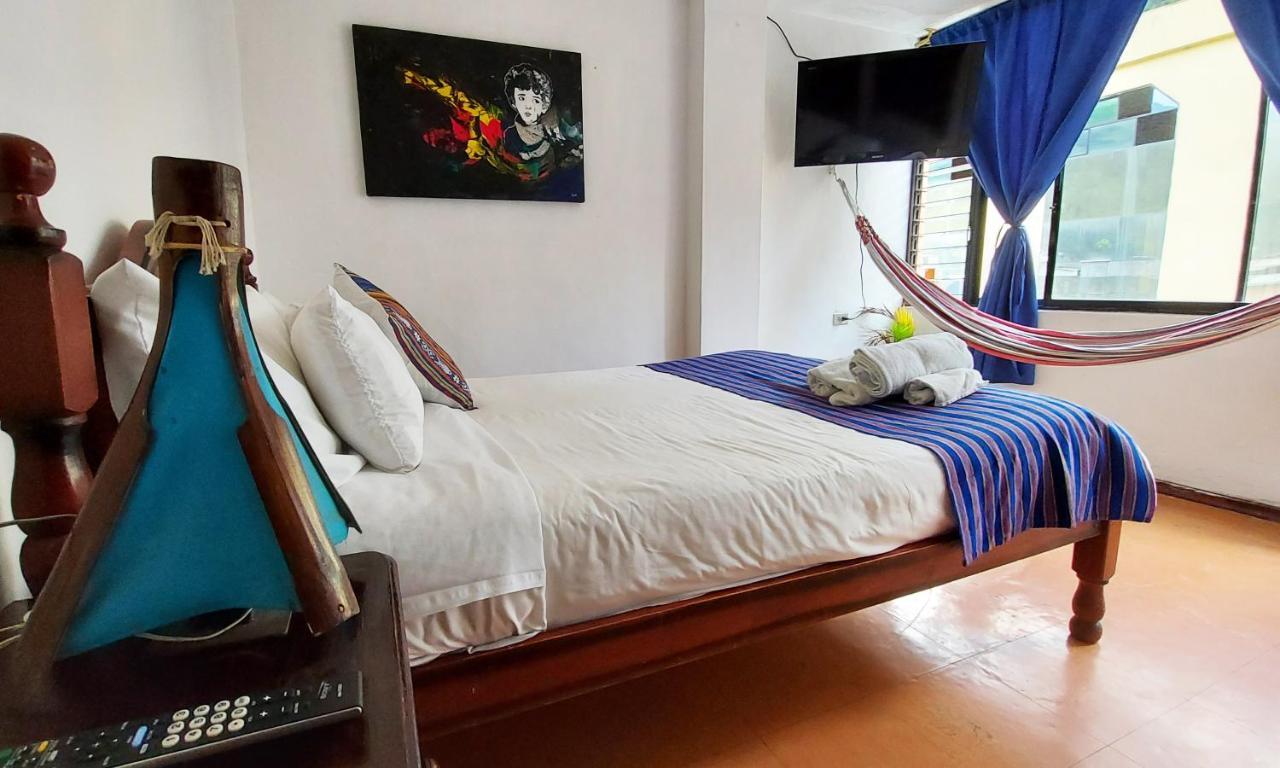 Erupcion Art Hotel & Hostel Баньйос Екстер'єр фото