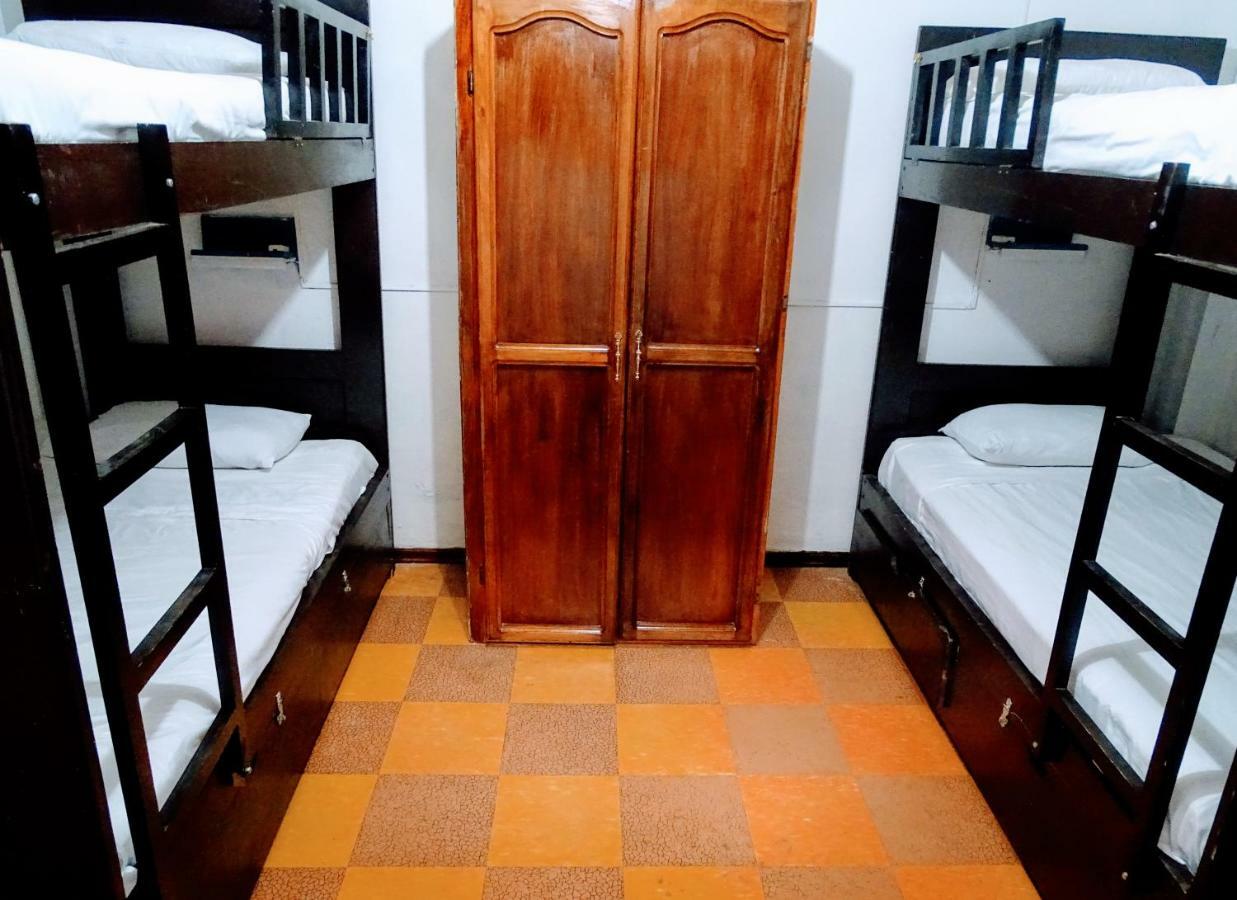 Erupcion Art Hotel & Hostel Баньйос Екстер'єр фото