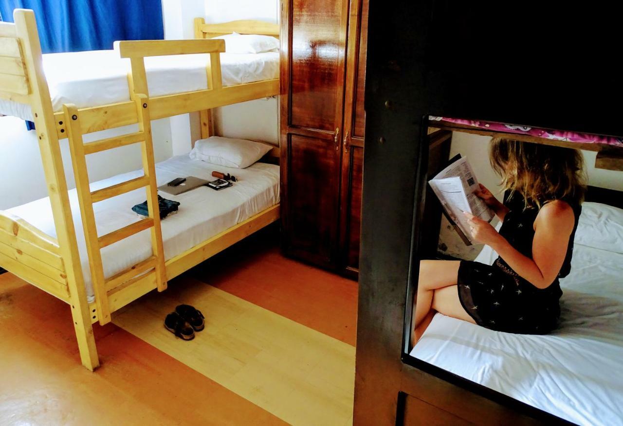 Erupcion Art Hotel & Hostel Баньйос Екстер'єр фото